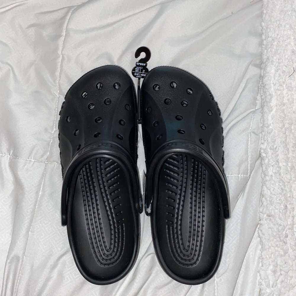 Black crocs